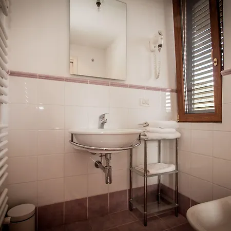 Hotel Ristorante Bertolini 2*